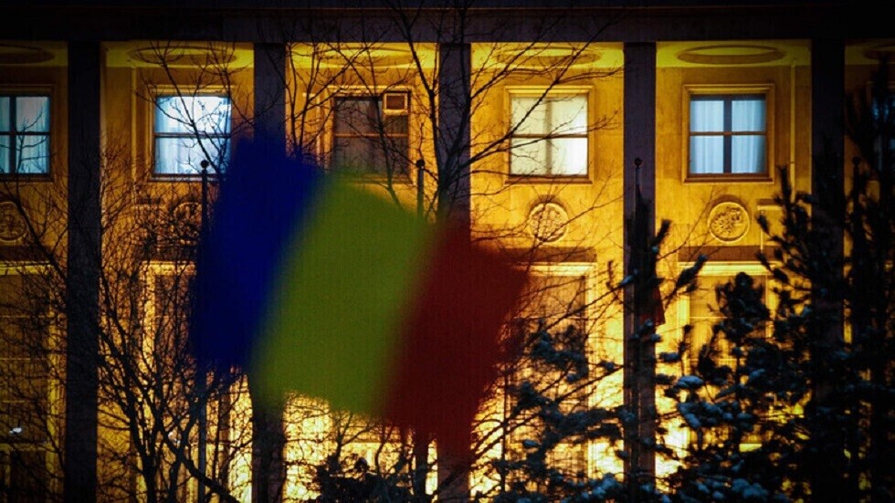 رئيس رومانيا يدعو إلى تواجد عسكري أمريكي دائم في بلاده