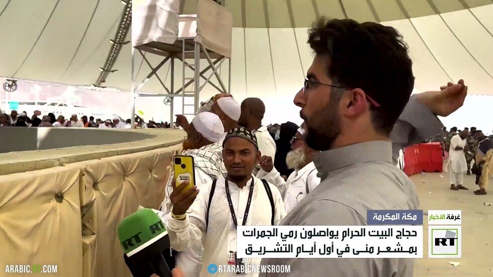 حجاج البيت الحرام يواصلون رمي الجمرات