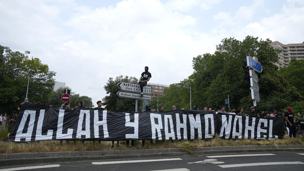 الشرطي الفرنسي الذي أردى نائل قتيلا يقدم الاعتذار لعائلته