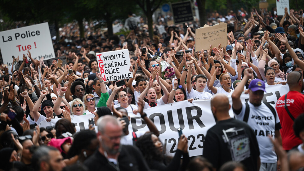 فرنسا.. والدة الفتى الذي قضى برصاص الشرطة: قتل لأنه عربي!