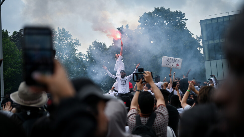 فرنسا.. توقيف نحو 700 شخص واجتماع جديد لخلية الأزمة برئاسة ماكرون