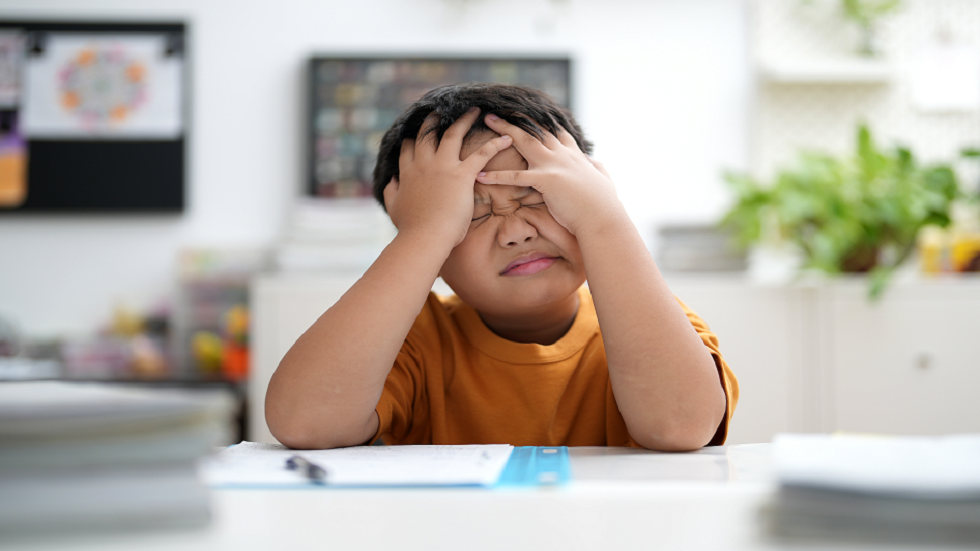 هل يعاني طفلك في مادة الرياضيات؟.. إجراء بسيط يخفف قلقهم!