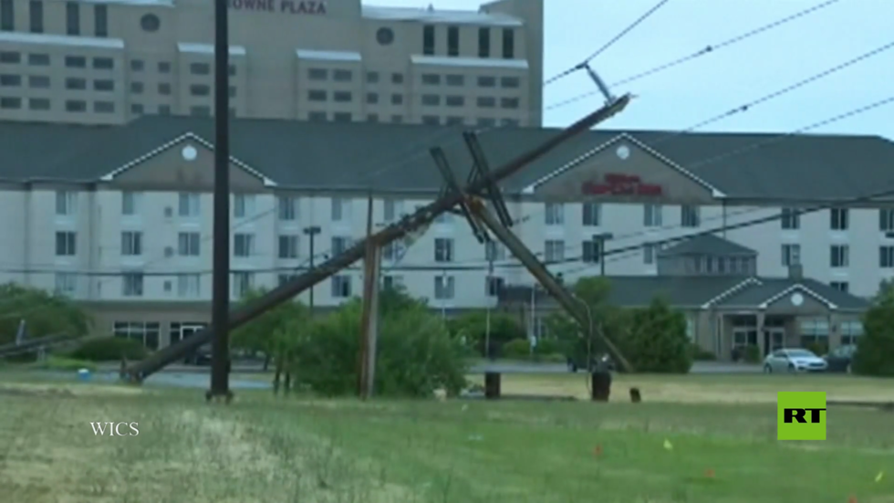 بالفيديو.. رياح قوية تخلف دمارا واسعا في إلينوي الأمريكية