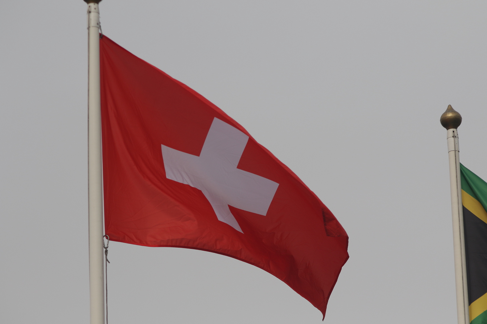 سويسرا.. البرلمان يمنع نقل أسلحة سويسرية الصنع إلى أوكرانيا
