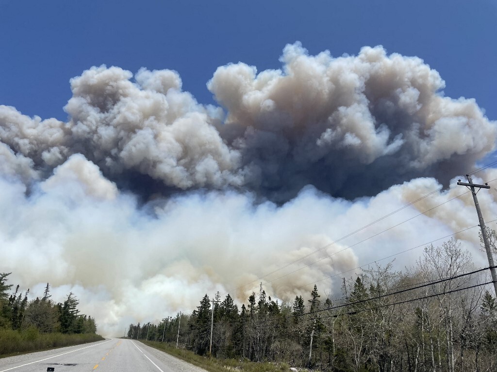 كندا ترسل قوات عسكرية للمساعدة في مكافحة الحرائق