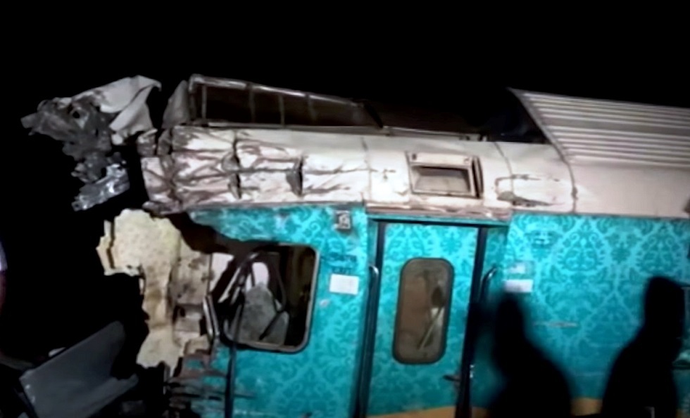 الهند.. ارتفاع حصيلة ضحايا اصطدام القطارات إلى 207 قتلى وأكثر من 900 جريح (فيديو)