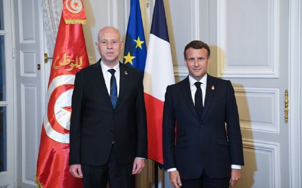 الرئيس التونسي قيس والرئيس الفرنسي إيمانويل ماكرون