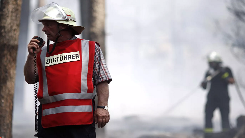 ألمانيا.. اندلاع حريق ضخم في غابات مدينة جوتربورغ بالقرب من ميدان تدريب عسكري