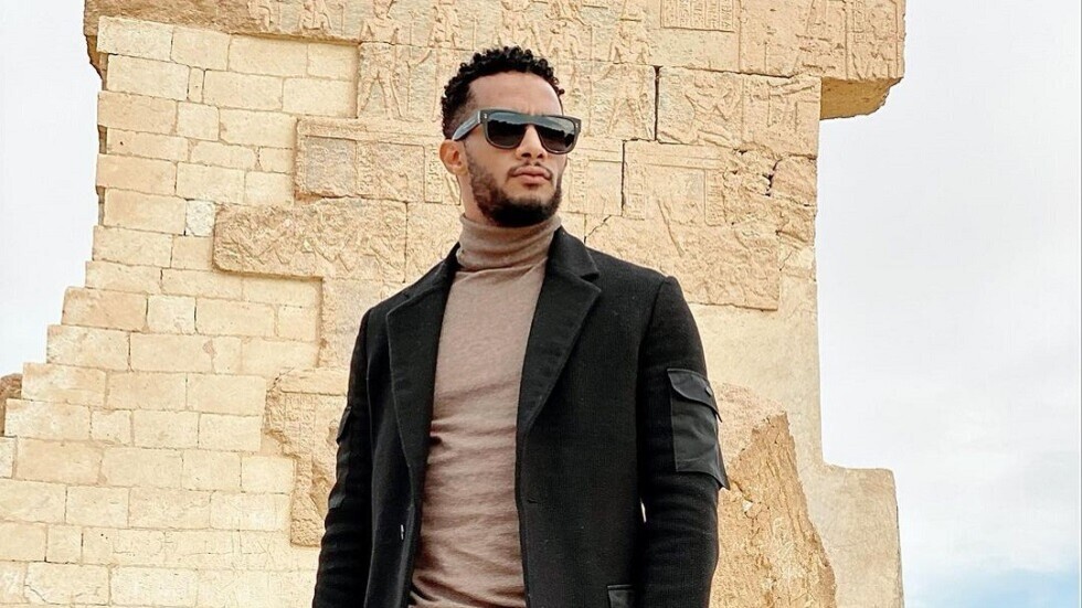 عينيا ليك.. الفنان محمد رمضان يستجيب لاستغاثة مصري (فيديو)