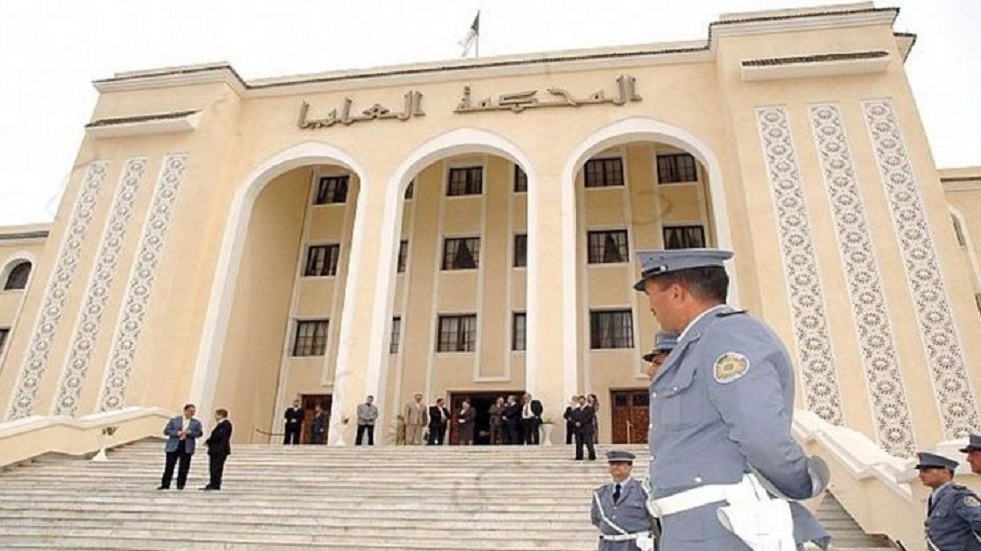 الجزائر تكشف فضيحة طالت قطاع الجمارك في عمليات مشبوهة بشأن السيارات المستوردة