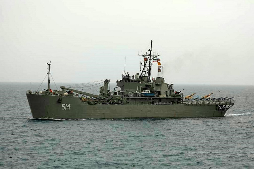 إيران تنفي مزاعم البحرية الأمريكية بشأن تعرضها لسفينة تجارية