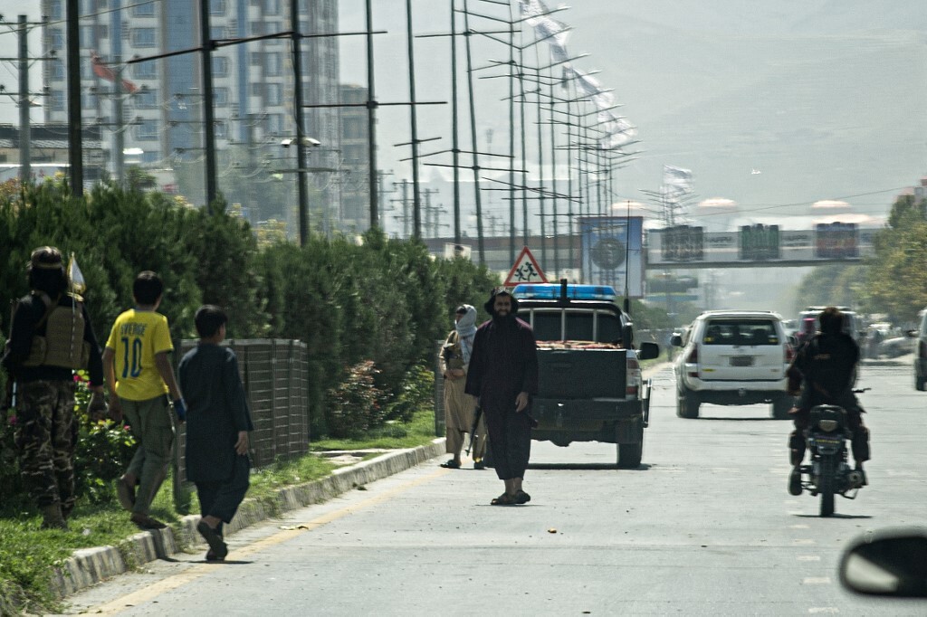 أفغانستان: قتلى من بينهم نائب حاكم إقليم في انفجار سيارة (صور)