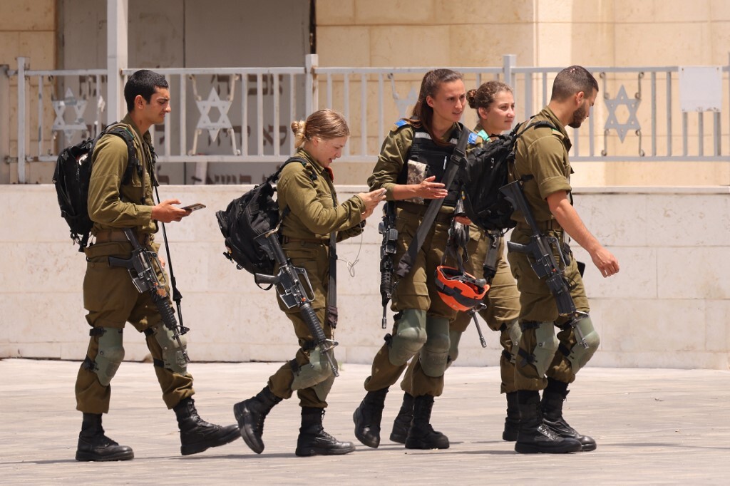الجيش الإسرائيلي يعلن تعرض إحدى قواعده لعملية سطو.. فماذا سرق منها؟