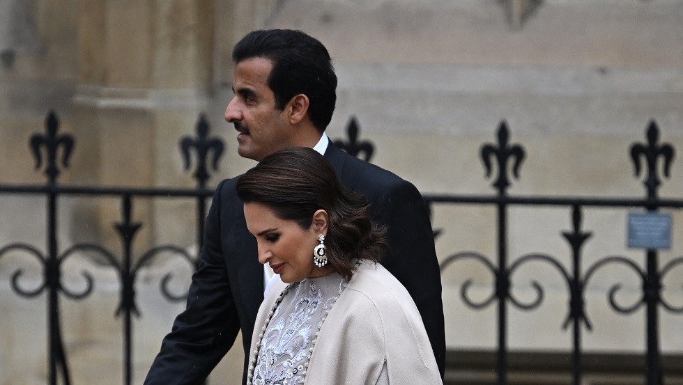 أمير قطر يلفت الأنظار بإطلالة بملابس رياضية (صور)