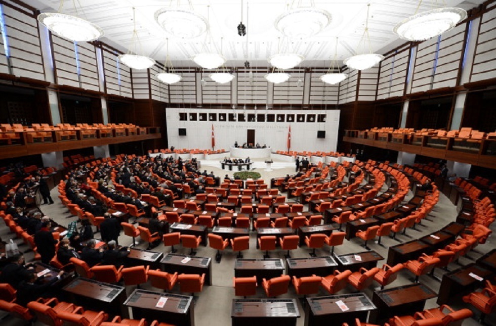 البرلمان التركي الجديد ينتخب نعمان كورتولموش رئيسا له