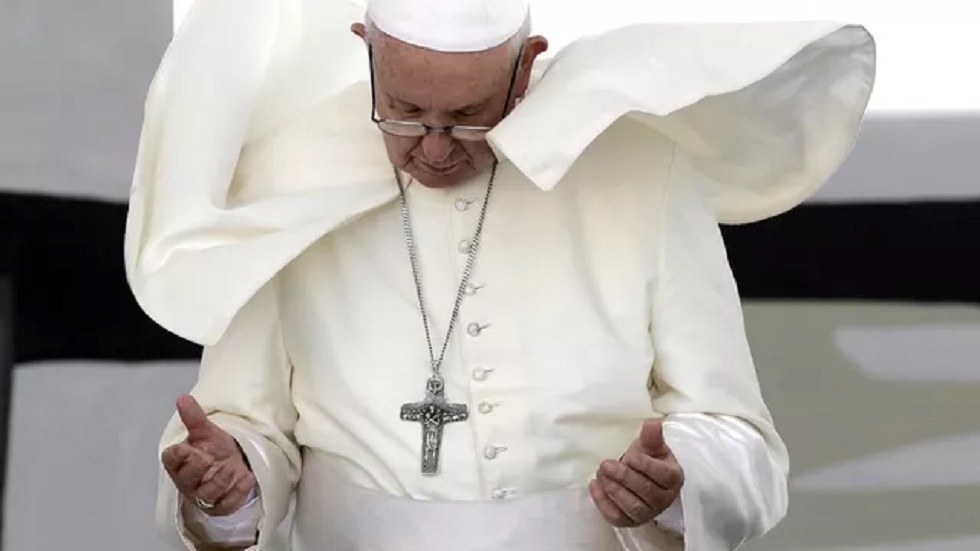 البابا فرانسيس يخضع لعملية جراحية
