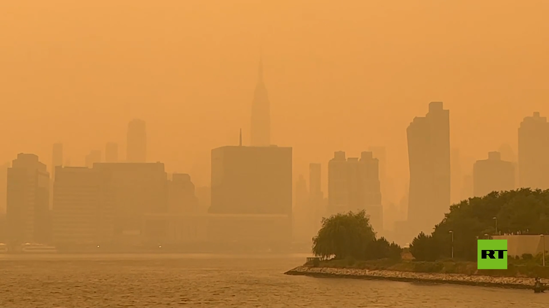 نيويورك تختنق بالدخان البرتقالي