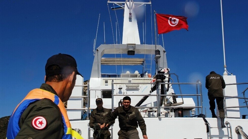 تونس.. مقتل عسكريين إثر تحطم مروحية في البحر كان على متنها 4 أشخاص