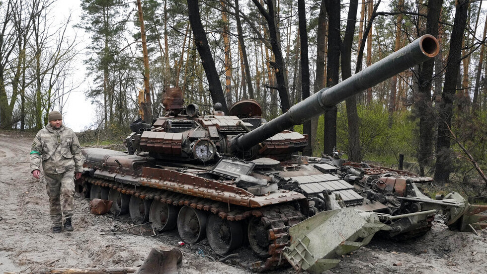 اللقطات الأولى لمقبرة دبابات ليوبارد الألمانية وأسلحة الناتو إثر ضربات روسية في زابوروجيه (فيديو)