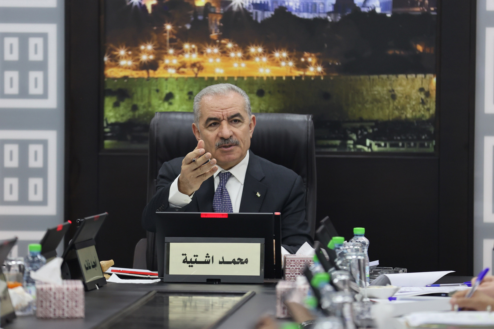 محمد اشتيه، رئيس الوزراء الفلسطيني