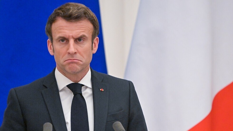 فرنسا.. حليف لماكرون يثير الجدل باقتراحه فتح العهدات الرئاسية
