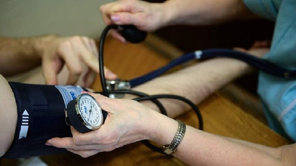 طبيب قلب يكشف الخطأين الرئيسيين لمرضى ارتفاع مستوى ضغط الدم - RT Arabic