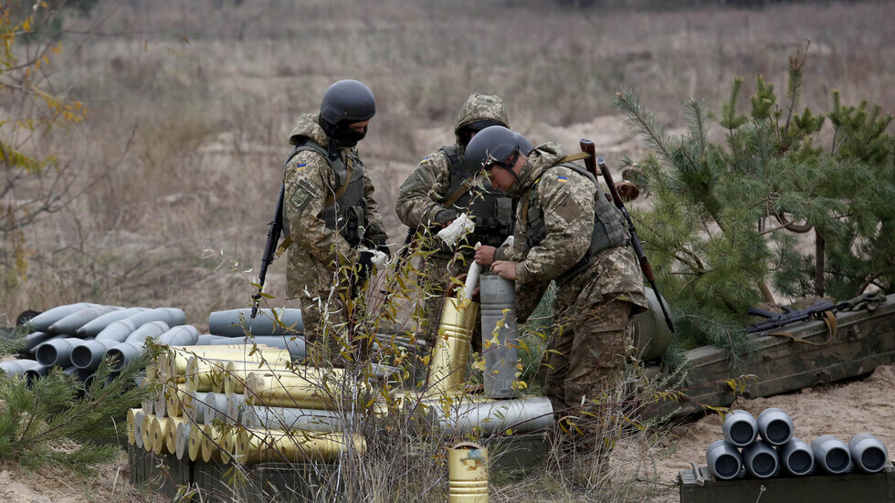 الولايات المتحدة تزيد إنتاج قذائف المدفعية التي استنفدتها قوات كييف