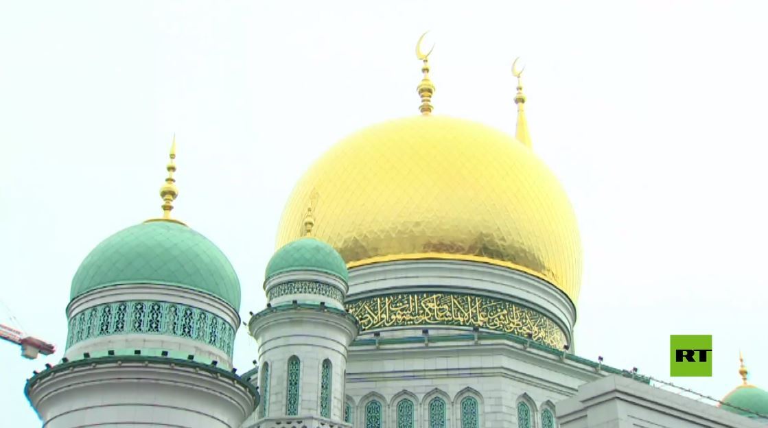 بالفيديو.. أكثر من 200 ألف مسلم يؤدون صلاة عيد الأضحى في موسكو