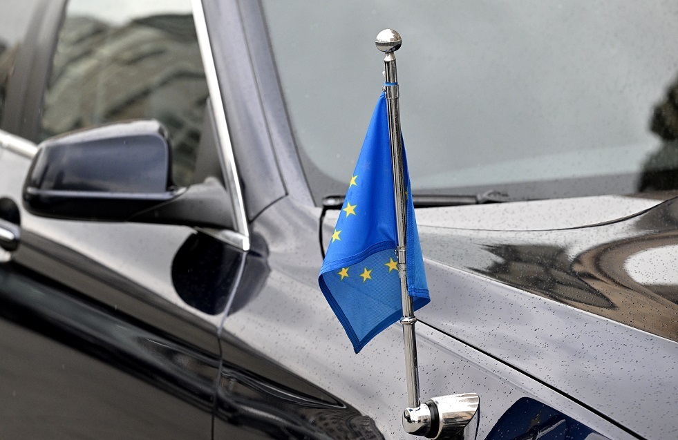 قادة الاتحاد الأوروبي يعدون بمواصلة المساعدات العسكرية لكييف لكن بشرط ..