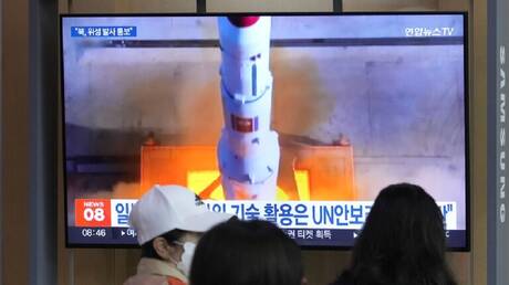 كوريا الجنوبية تدرس فرض عقوبات إضافية على جارتها الشمالية بعد إطلاقها صاروخا فضائيا
