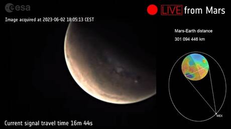 على بعد 301 مليون كم من الأرض.. الأمطار تعيق أول بث مباشر من كوكب المريخ (فيديو)