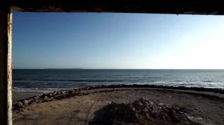 تونس.. تلوّث مياه البحر بالضاحية الجنوبية وانبعاث رائحة كريهة (صور + فيديو)