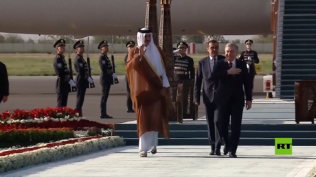 أمير قطر يصل أوزبكستان
