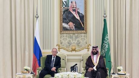 بوتين يبحث مع ولي العهد السعودي تقوية العلاقات التجارية ومشروعات الاستثمار والطاقة