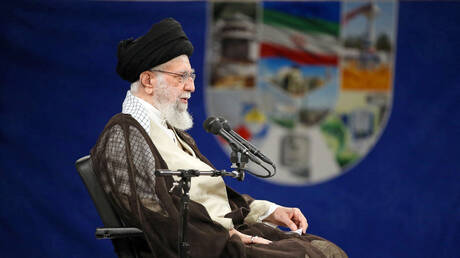 خامنئي: مبادئنا الاسلامية تمنعنا من صناعة أسلحة نووية وليس أعداء إيران
