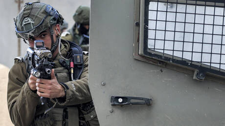 الجيش الإسرائيلي ينفذ اقتحاما واسعا من عدة محاور لمدينة نابلس (فيديوهات)