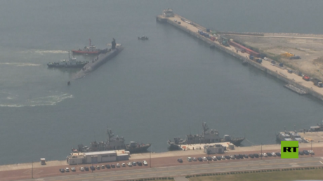 شاهد.. غواصة نووية أمريكية ترسو في ميناء كوري جنوبي