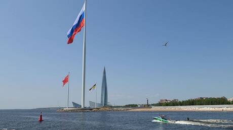 بوتين يشارك في مراسم رفع أعلام روسيا والاتحاد السوفيتي والإمبراطورية الروسية (صور)