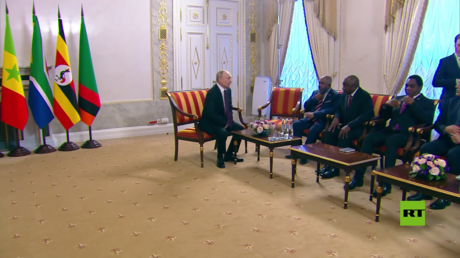 بالفيديو.. بوتين يستقبل القادة الأفارقة في سان بطرسبورغ