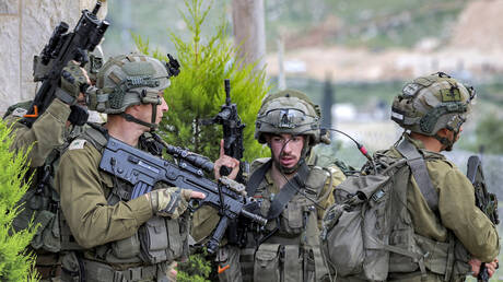 الجيش الإسرائيلي يعاقب جنودا عربا بالسجن بسبب قولهم 