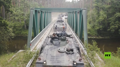 قوات ودبابات ومركبات عسكرية ألمانية تصل إلى ليتوانيا