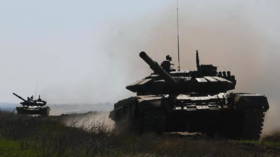 وصول أفراد ومعدات من تشكيلات الأسلحة والدبابات الروسية إلى بيلاروس