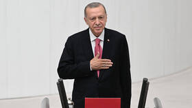 كلمات في قسم أردوغان تثير الجدل عبر مواقع التواصل (فيديو)