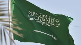 فورين بوليسي: قادة عالميون طرقوا باب ولي العهد السعودي بحثا عن كل شيء