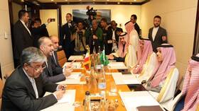 خبير يتحدث لـRT حول مشاركة السعودية وإيران في اجتماعات البريكس في جنوب إفريقيا