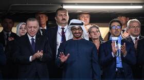 شاهد.. عناق أردوغان ومحمد بن زايد بفوز مانشستر سيتي