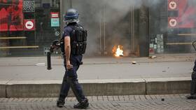 كرة النار تتدحرج في فرنسا.. مصرع عشريني خلال الاحتجاجات