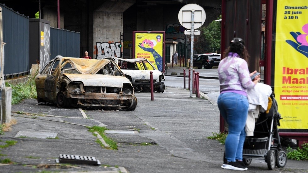 محلل سياسي لـRT: مستقبل ماكرون السياسي أمام اختبار شرارة  مقتل "نائل" ونيران غضب الفرنسيين