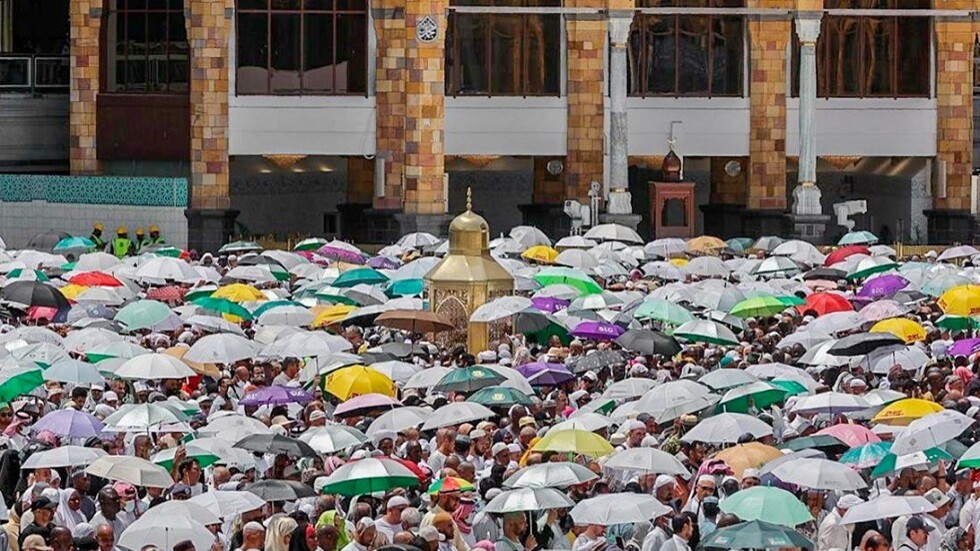 شيخ الأزهر يهنئ الملك سلمان وولي عهده والسعودية على نجاح موسم الحج