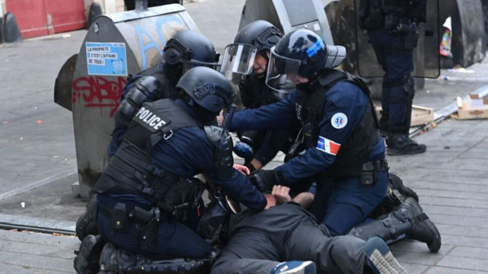 عقب مقتل نائل.. مطالبات في فرنسا بإلغاء قانون 